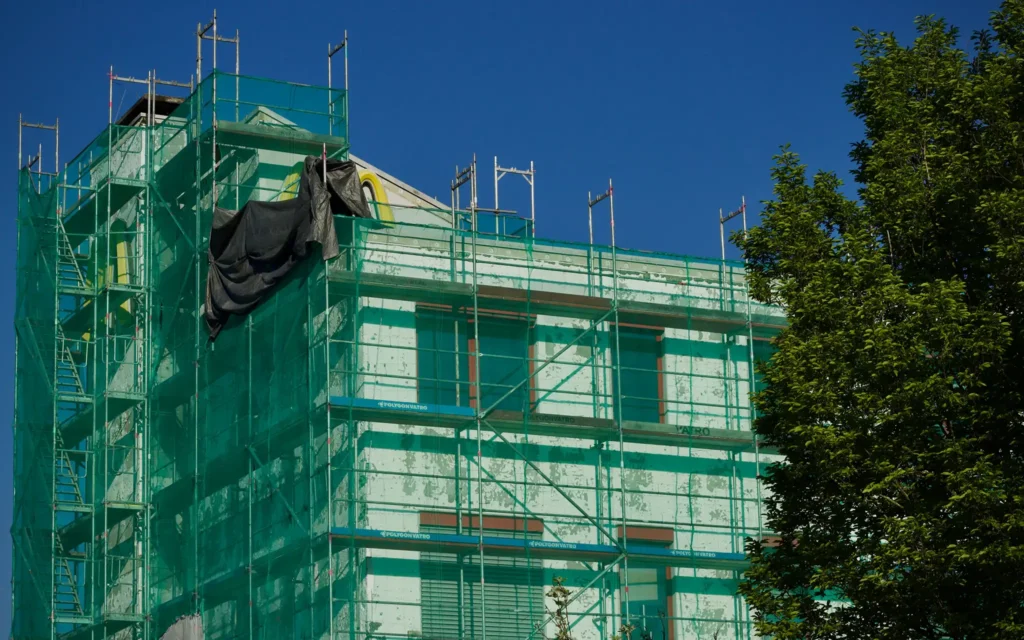 Temporary roofing benefits for construction and renovation projects
